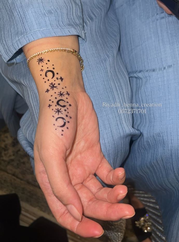 Organic henna cones arranged in a circle